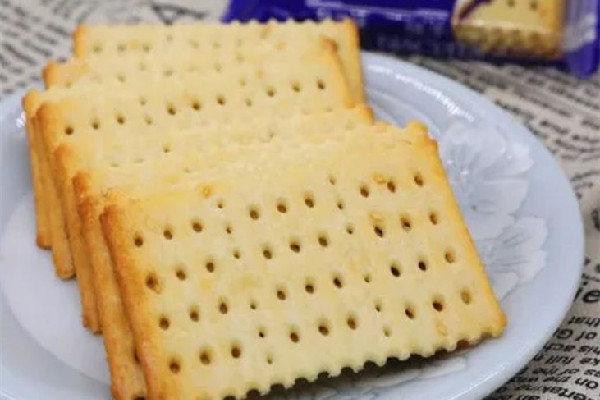 蘇打餅干適合減肥嗎 蘇打餅干一天吃多少合適 蘇打餅干適合減肥嗎 蘇打餅干一天吃多少合適