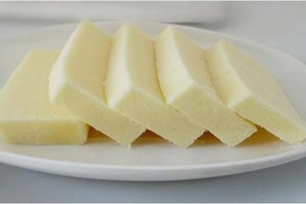 奶豆腐的簡(jiǎn)易吃法 奶豆腐怎么做出來(lái)的 奶豆腐的簡(jiǎn)易吃法 奶豆腐怎么做出來(lái)的