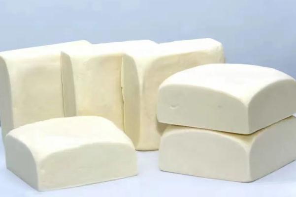奶豆腐的簡(jiǎn)易吃法 奶豆腐怎么做出來(lái)的 奶豆腐的簡(jiǎn)易吃法 奶豆腐怎么做出來(lái)的