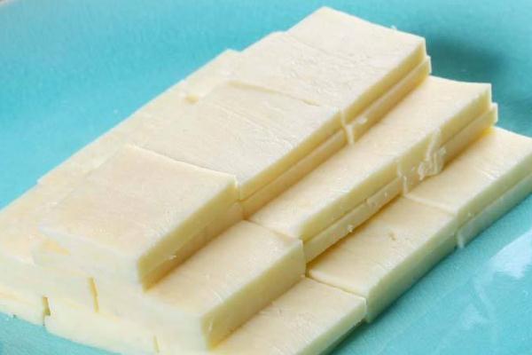 奶豆腐會(huì)便秘嗎 奶豆腐對(duì)身體的功效 奶豆腐會(huì)便秘嗎 奶豆腐對(duì)身體的功效