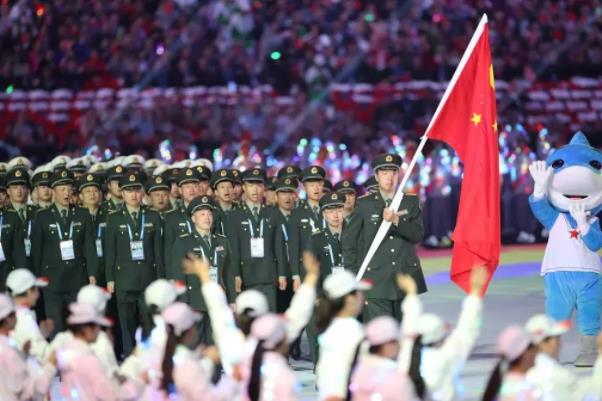 開(kāi)幕式上的護(hù)旗手落淚了 護(hù)旗手是干什么的