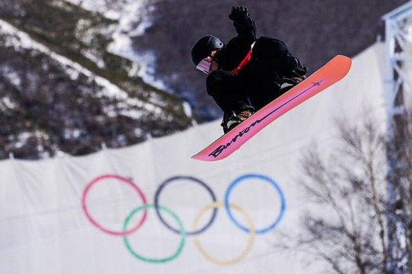 蘇翊鳴獲冬奧銀牌 蘇翊鳴奧運場上首個1800 蘇翊鳴獲冬奧銀牌 蘇翊鳴奧運場上首個1800