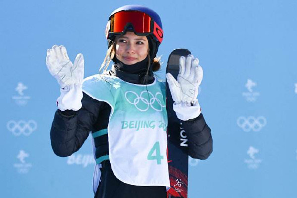 創(chuàng)造歷史!谷愛(ài)凌奪中國(guó)第三金 谷愛(ài)凌跪地喜極而泣 創(chuàng)造歷史!谷愛(ài)凌奪中國(guó)第三金 谷愛(ài)凌跪地喜極而泣