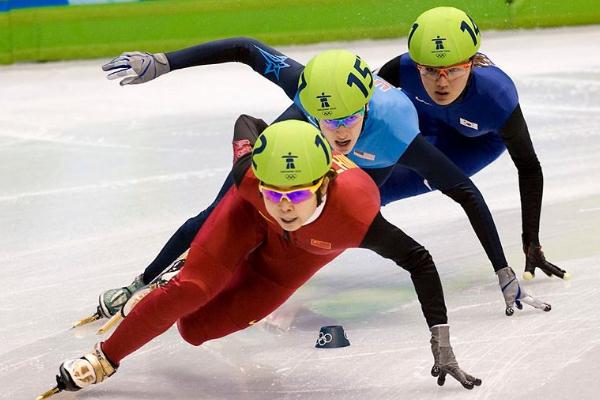 看短道速滑太需要強(qiáng)心臟了 短道速滑對運(yùn)動員的力量素質(zhì)要求 看短道速滑太需要強(qiáng)心臟了 短道速滑對運(yùn)動員的力量素質(zhì)要求