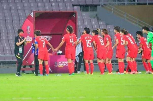 “退錢哥”唱鏗鏘玫瑰祝女足奪冠 中國(guó)女足隊(duì)員月薪真的只有幾千 “退錢哥”唱鏗鏘玫瑰祝女足奪冠 中國(guó)女足隊(duì)員月薪真的只有幾千