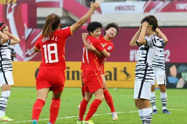 “退錢哥”唱鏗鏘玫瑰祝女足奪冠 中國(guó)女足隊(duì)員月薪真的只有幾千 “退錢哥”唱鏗鏘玫瑰祝女足奪冠 中國(guó)女足隊(duì)員月薪真的只有幾千