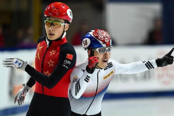 黃大憲犯規(guī)韓國(guó)男子1000全軍覆沒 短道速滑是中國(guó)強(qiáng)項(xiàng)嗎