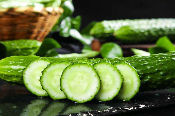 黃瓜的熱量高嗎 黃瓜的營養(yǎng)價值是什么 黃瓜的熱量高嗎 黃瓜的營養(yǎng)價值是什么