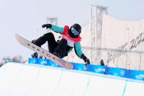 單板U型池蔡雪桐第4克洛伊金衛(wèi)冕 單板滑雪的基本姿勢(shì)