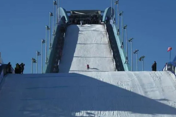 谷愛凌36天拿了6個冠軍 大跳臺滑雪跳臺多高 谷愛凌36天拿了6個冠軍 大跳臺滑雪跳臺多高