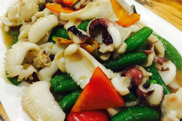 墨魚的功效和作用 墨魚和什么一起煲湯最好 墨魚的功效和作用 墨魚和什么一起煲湯最好