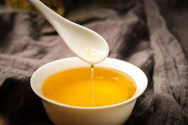 花生油能長(zhǎng)期食用嗎 花生油和玉米油哪個(gè)好 花生油能長(zhǎng)期食用嗎 花生油和玉米油哪個(gè)好