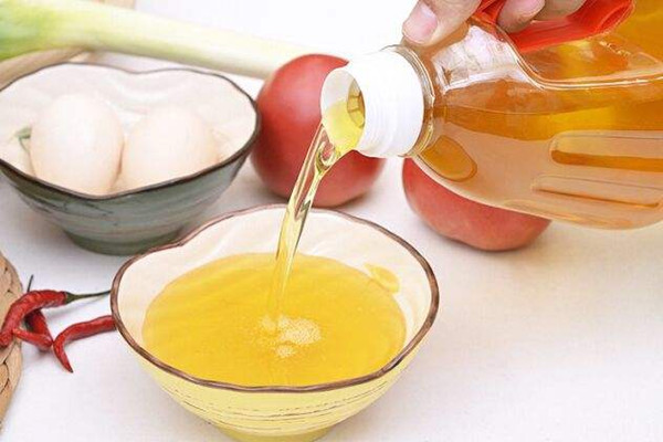 花生油會(huì)變質(zhì)嗎 花生油變質(zhì)是什么樣子 花生油會(huì)變質(zhì)嗎 花生油變質(zhì)是什么樣子