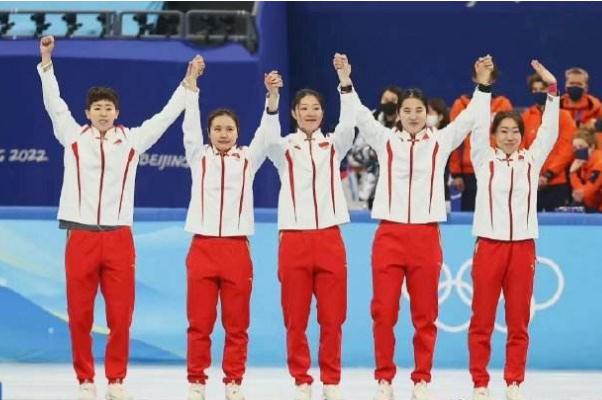 安賢洙說掌聲無關(guān)獎牌顏色 短道速滑姑娘們領(lǐng)獎 安賢洙說掌聲無關(guān)獎牌顏色 短道速滑姑娘們領(lǐng)獎