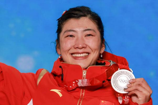 谷愛(ài)凌蘇翊鳴再登場(chǎng)徐夢(mèng)桃沖金 滑雪穿什么衣服合適 谷愛(ài)凌蘇翊鳴再登場(chǎng)徐夢(mèng)桃沖金 滑雪穿什么衣服合適