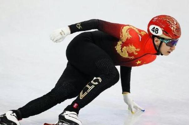 王濛:黃大憲抬刀動作干擾了武大靖 短道速滑冰鞋的特點 王濛:黃大憲抬刀動作干擾了武大靖 短道速滑冰鞋的特點