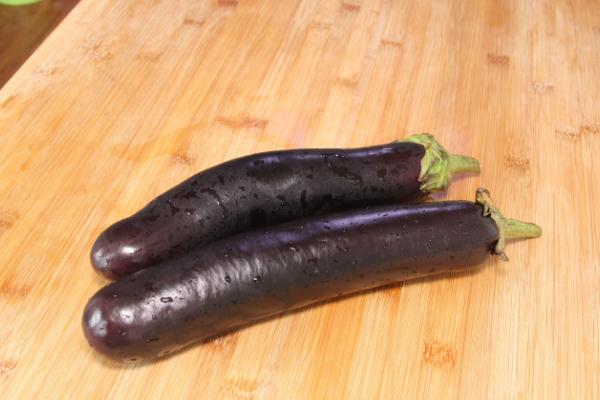 茄子的營養(yǎng)成分 茄子怎么做好吃又簡單 茄子的營養(yǎng)成分 茄子怎么做好吃又簡單