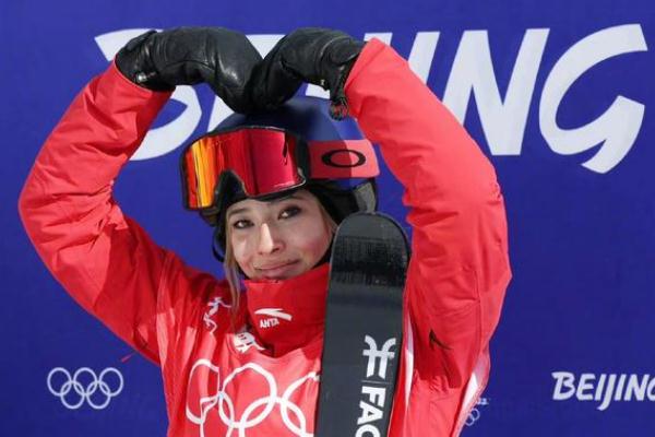 谷愛凌回應(yīng)第二跳摔倒 自由式滑雪包括幾個(gè)小項(xiàng) 谷愛凌回應(yīng)第二跳摔倒 自由式滑雪包括幾個(gè)小項(xiàng)