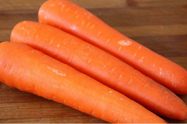 胡蘿卜有點發(fā)芽了還能吃嗎 胡蘿卜什么情況下不適合吃 胡蘿卜有點發(fā)芽了還能吃嗎 胡蘿卜什么情況下不適合吃