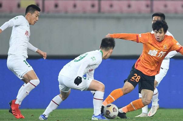 武漢隊高層回應蒿俊閔發(fā)帖討薪 足球球隊一共多少人 武漢隊高層回應蒿俊閔發(fā)帖討薪 足球球隊一共多少人