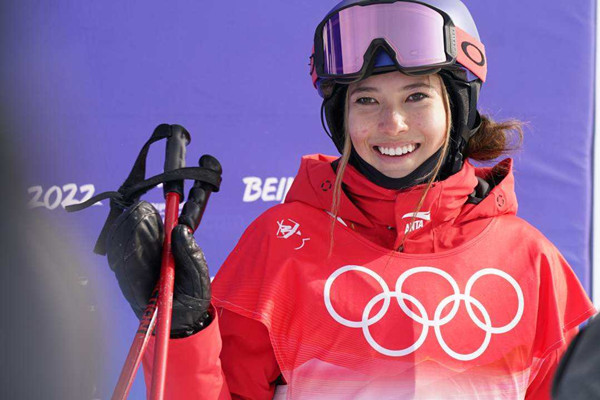 谷愛凌晉級女子U型場地技巧決賽 U型池?zé)o愧谷愛凌個(gè)人最強(qiáng)項(xiàng)