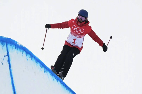 谷愛凌晉級女子U型場地技巧決賽 U型池?zé)o愧谷愛凌個(gè)人最強(qiáng)項(xiàng) 谷愛凌晉級女子U型場地技巧決賽 U型池?zé)o愧谷愛凌個(gè)人最強(qiáng)項(xiàng)