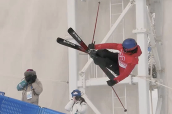 谷愛凌晉級女子U型場地技巧決賽 U型池?zé)o愧谷愛凌個(gè)人最強(qiáng)項(xiàng) 谷愛凌晉級女子U型場地技巧決賽 U型池?zé)o愧谷愛凌個(gè)人最強(qiáng)項(xiàng)