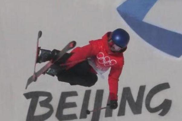 谷愛凌輕松晉級U型場地技巧決賽 滑雪過程中為什么要碰旗門 谷愛凌輕松晉級U型場地技巧決賽 滑雪過程中為什么要碰旗門