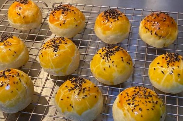 蛋黃酥保質(zhì)期一般是多久 蛋黃酥過期了還能吃嗎 蛋黃酥保質(zhì)期一般是多久 蛋黃酥過期了還能吃嗎