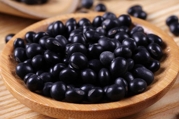 黑豆能不能生吃 黑豆能打豆?jié){嗎 黑豆能不能生吃 黑豆能打豆?jié){嗎