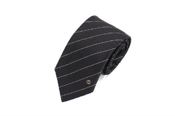 領帶適合在什么時候戴 領帶有什么講究 領帶適合在什么時候戴 領帶有什么講究