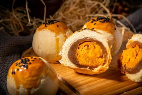 蛋黃酥里面白色的糯糯的是什么 蛋黃酥的來源 蛋黃酥里面白色的糯糯的是什么 蛋黃酥的來源