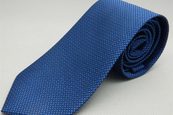 領帶要放進馬甲里嗎 領帶放在襯衫哪里