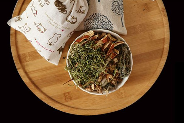 艾草什么時(shí)候采摘藥效最好 艾草曬干好還是陰干好 艾草什么時(shí)候采摘藥效最好 艾草曬干好還是陰干好