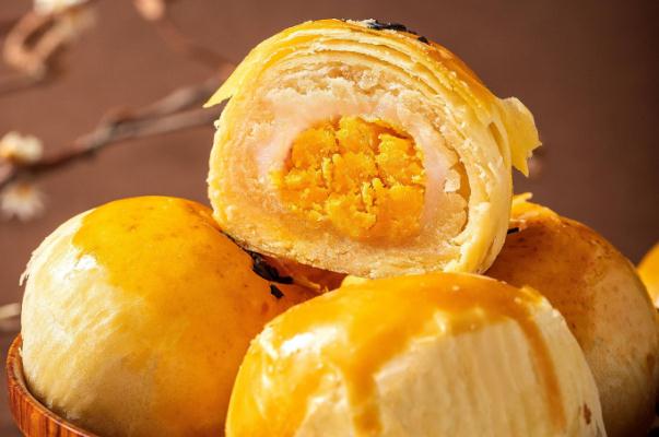 蛋黃酥里面白色的糯糯的是什么 蛋黃酥的來源 蛋黃酥里面白色的糯糯的是什么 蛋黃酥的來源