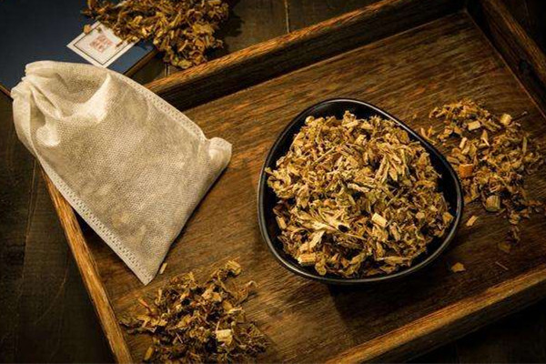 艾草什么時(shí)候采摘藥效最好 艾草曬干好還是陰干好 艾草什么時(shí)候采摘藥效最好 艾草曬干好還是陰干好