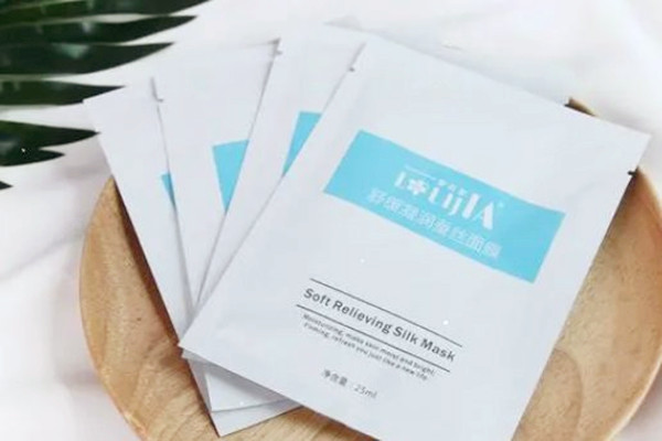 補水面膜和清潔泥膜可以一起用嗎 補水面膜和清潔泥膜哪個先用 補水面膜和清潔泥膜可以一起用嗎 補水面膜和清潔泥膜哪個先用