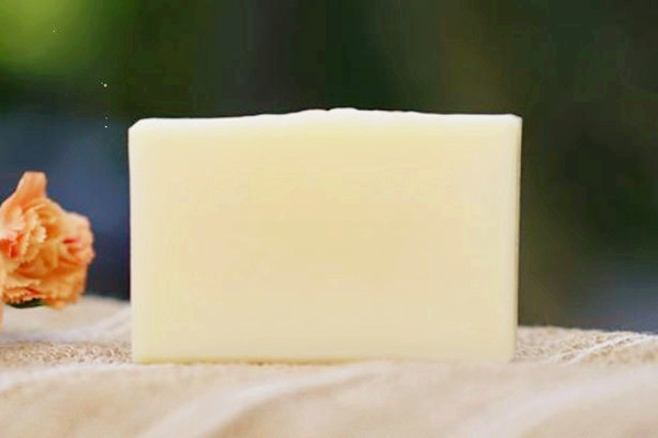 潔面皂能用來卸妝嗎 潔面皂能洗澡嗎 潔面皂能用來卸妝嗎 潔面皂能洗澡嗎