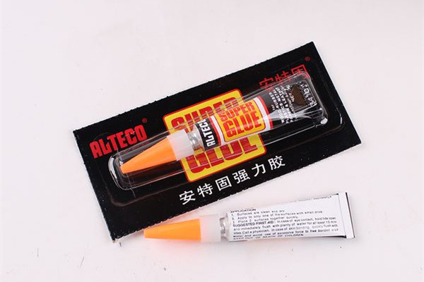 502膠水的氣味對(duì)人體的危害 502膠水使用方法 502膠水的氣味對(duì)人體的危害 502膠水使用方法