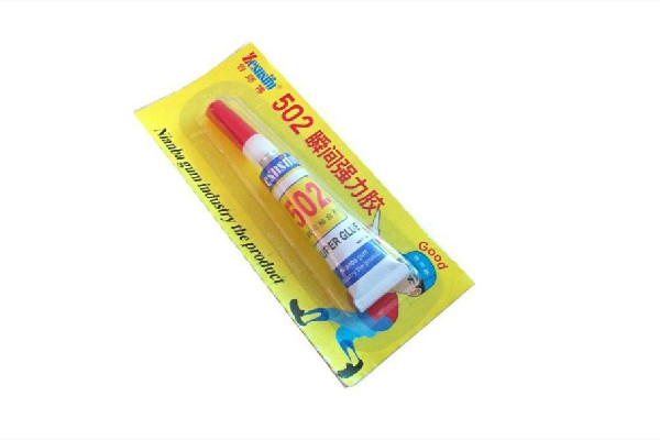 502膠水粘在手上怎么去除 502膠水有毒嗎 502膠水粘在手上怎么去除 502膠水有毒嗎