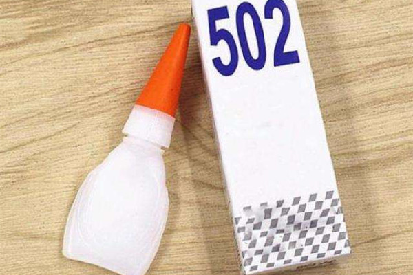 502膠水弄衣服上怎么去除 502膠水能粘什么材料 502膠水弄衣服上怎么去除 502膠水能粘什么材料
