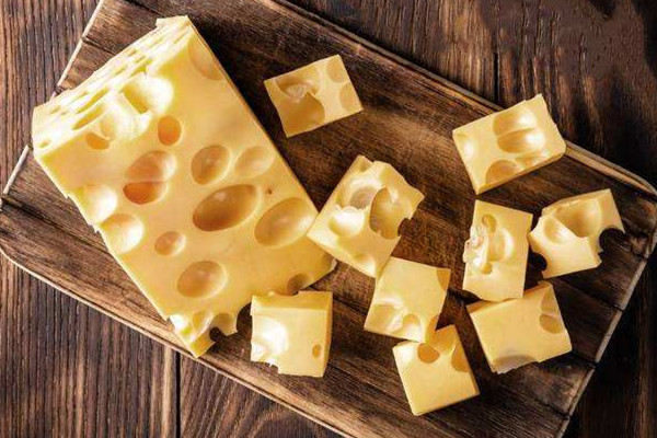 奶酪是不是就是芝士 奶酪和牛奶哪個營養(yǎng)價值高 奶酪是不是就是芝士 奶酪和牛奶哪個營養(yǎng)價值高