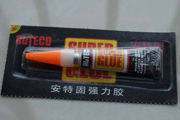 502膠水對(duì)皮膚有害嗎 502膠水會(huì)腐蝕皮膚嗎 502膠水對(duì)皮膚有害嗎 502膠水會(huì)腐蝕皮膚嗎