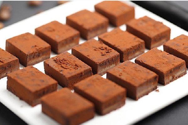 生巧克力放冷藏還是冷凍 生巧克力一定要放冰箱嗎 生巧克力放冷藏還是冷凍 生巧克力一定要放冰箱嗎