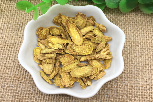 黃芩可以跟枸杞一起泡水喝嗎 黃芩能和菊花一起喝嗎 黃芩可以跟枸杞一起泡水喝嗎 黃芩能和菊花一起喝嗎