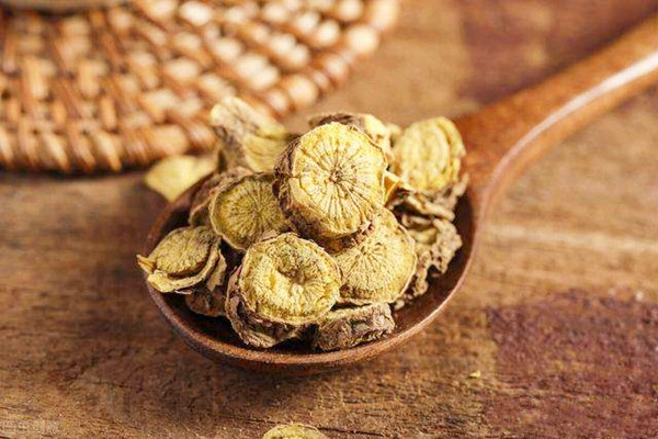 黃芩可以跟枸杞一起泡水喝嗎 黃芩能和菊花一起喝嗎 黃芩可以跟枸杞一起泡水喝嗎 黃芩能和菊花一起喝嗎