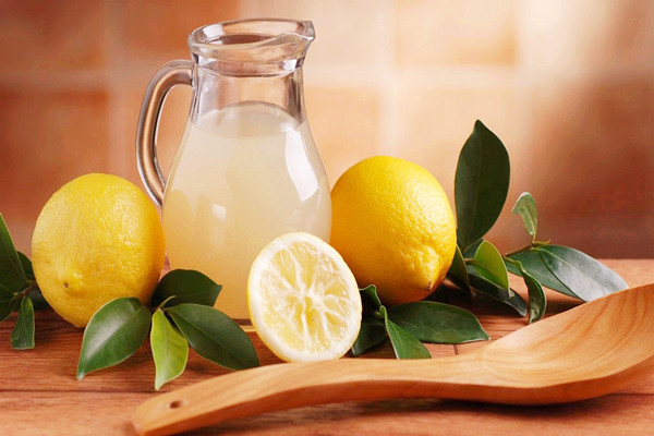 檸檬吃了會上火嗎 檸檬吃了會長痘嗎 檸檬吃了會上火嗎 檸檬吃了會長痘嗎