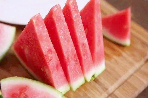 西瓜是不是低糖水果 西瓜糖尿病人可以吃嗎 西瓜是不是低糖水果 西瓜糖尿病人可以吃嗎