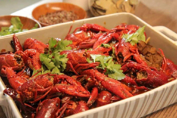 小龍蝦的頭能不能吃 小龍蝦頭部到底是蝦黃還是屎 小龍蝦的頭能不能吃 小龍蝦頭部到底是蝦黃還是屎