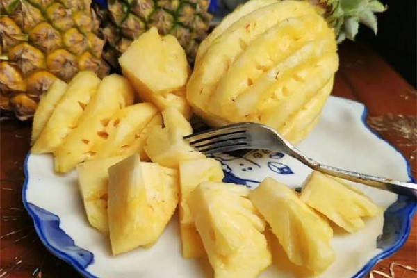 菠蘿會(huì)引起宮縮嗎 菠蘿對孕婦有什么影響 菠蘿會(huì)引起宮縮嗎 菠蘿對孕婦有什么影響